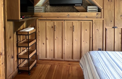 Rutherfordton Cabin | Unique cabin by a Pond