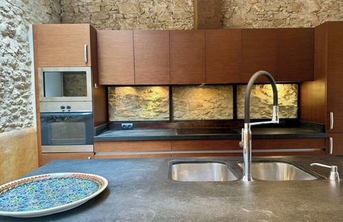 Pals House | Unique catalan farmhouse with rustic charme dating back to the 16th century