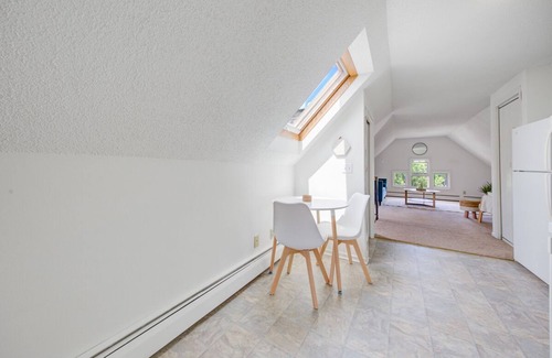 Summit - University Apartment | Unique cheerful unit in Historical St. Paul!