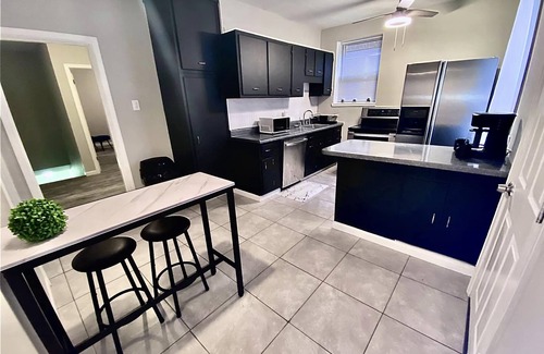 St. Louis Apartment | Unique & Comfort 3BR Apt In South City!
