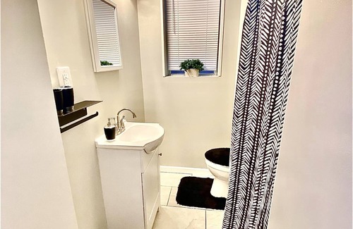St. Louis Apartment | Unique & Comfort 3BR Apt In South City!