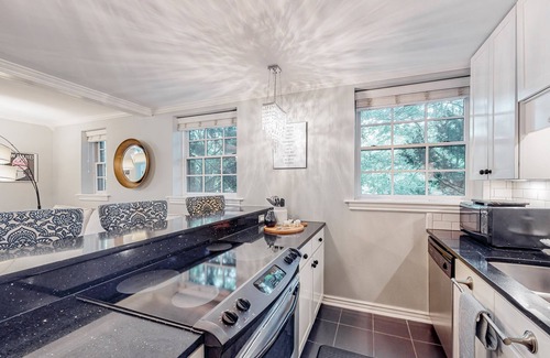 Fayetteville Condo | Unique converted condo near Fayetteville Square with patio, park views, W/D