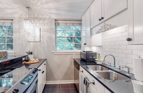 Fayetteville Condo | Unique converted condo near Fayetteville Square with patio, park views, W/D