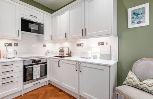 Laurieston Cottage | Unique cottage in vibrant Grassmarket, Edinburgh