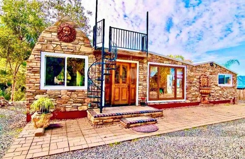 Fallbrook Apartment | Unique cottage w panoramic mountain & lake views