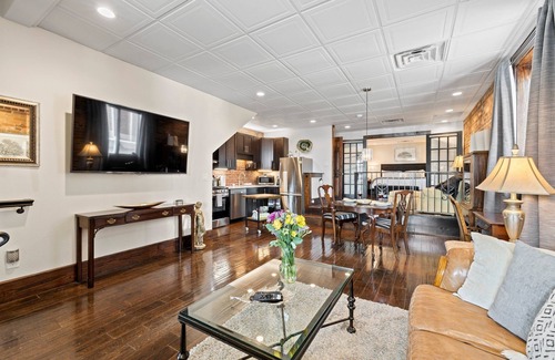Hendersonville Apartment | Unique Couple's Getaway in the Heart of Downtown