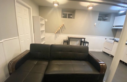 Guttenberg House | Unique, cozy & spacious basement apt close to NYC