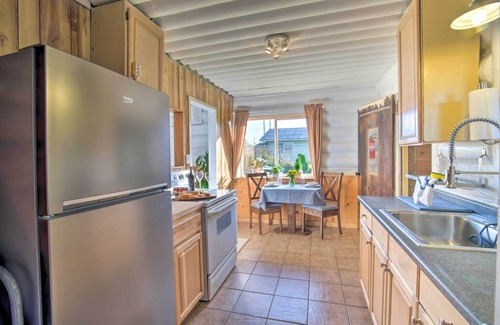Crescent City North Cabin | Unique Dog-Friendly Log Cabin: Short Walk to Ocean