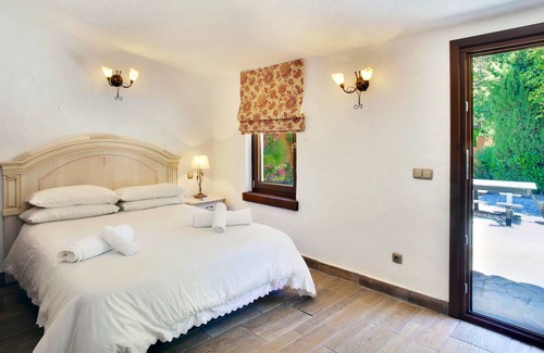 Casares Resort | Unique estate located in an enormous fenced plot with 3 properties. All private