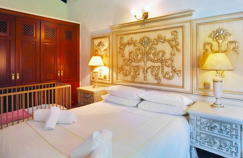 Casares Resort | Unique estate located in an enormous fenced plot with 3 properties. All private