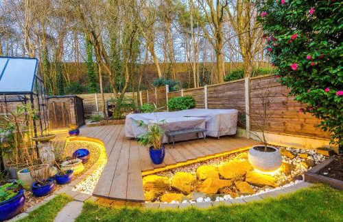 Didsbury House | Unique Home in Northenden Urban Oasis sleeps 8