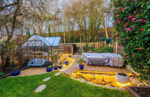 Didsbury House | Unique Home in Northenden Urban Oasis sleeps 8