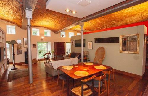 Kelvinbridge House | Unique House in Park District