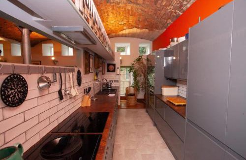 Kelvinbridge House | Unique House in Park District