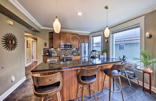 Southmoreland Apartment | Unique Kansas City Apartment ~ 3 Mi to Downtown!