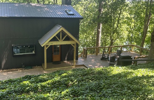 Gainesville Cottage | Unique Lake Lanier Cottage ~ On Super Deep Water Near North GA Mountains!