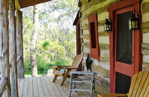 Lexington Cabin | Unique Log Cabin in Private Glen!