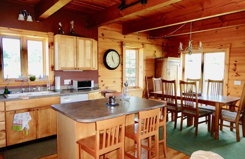 Ellicottville Ski Chalet | UNIQUE Log Style Cozy Ski Chalet - Walking Distance To Town - Pets Welcome