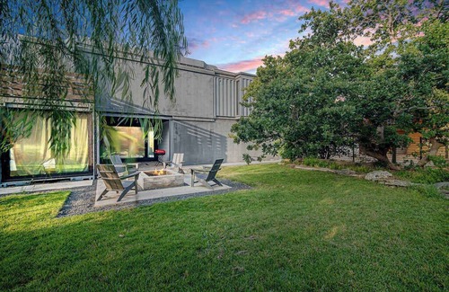 Fredericksburg House | Unique Luxury Home-Near Alamo Springs Cafe, Hot-Tub