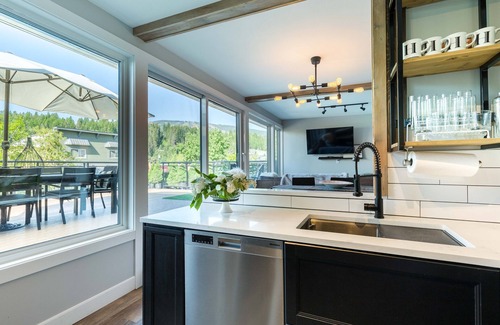 East Kootenay Apartment | Unique modern newly renovated downtown penthouse apartment