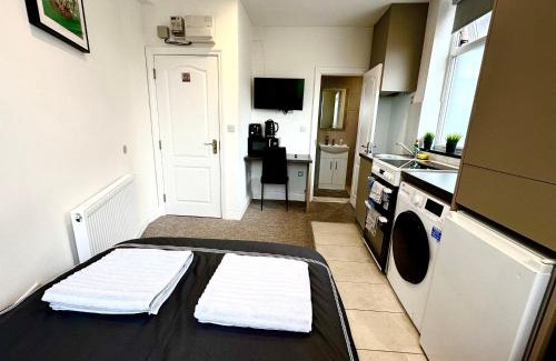 West Hendon Apartment | Unique Modern, Private Apartment,15 Mins To Central London