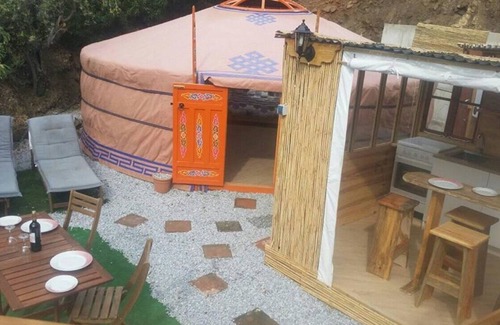 Sayalonga Ski Chalet | Unique Mongolian Yurt , romantic, secluded with private pool, sleeps 5 , wifi,