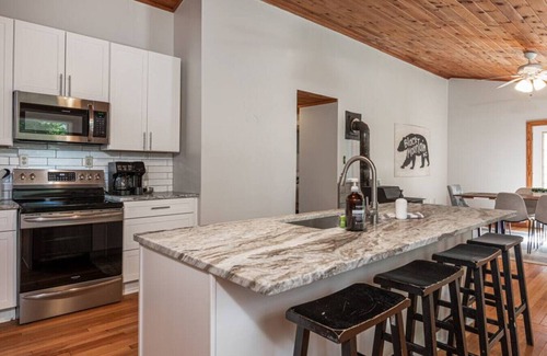 Black Mountain House | Unique Moutain Home w/Hot tub