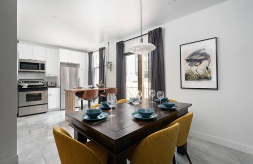 Ville-Marie Apartment | Unique Old Montreal Parking & Yard Patio 10 Guests
