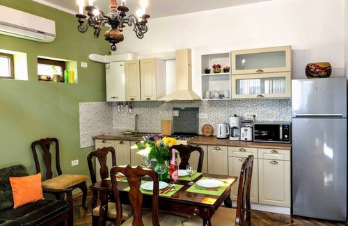 Old Town House | Unique Old Town Home ❤ 2min to Beach & Harbour