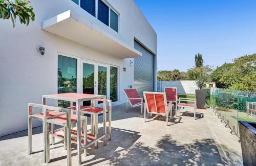 Deerfield Beach Apartment | Unique Retreat - Unit A: Cozy First-Floor Oasis