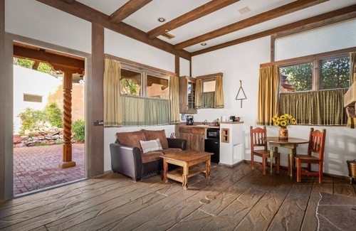 Oak Creek Villa | Unique romantic villa in the heart of The Village of Oak Creek next to Bell Rock