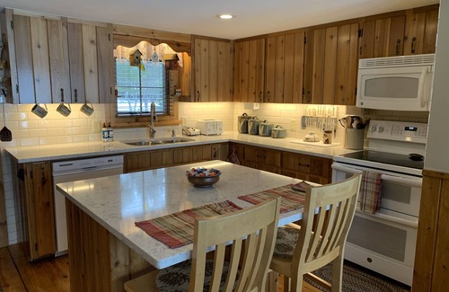 Hayward House | Unique Round Lake Getaway. Attention to detail. All the extras. Read our reviews