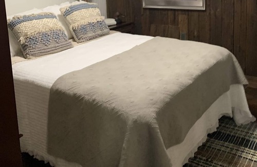 Georgetown Apartment | Unique rustic elegant excursion, sleeps 4