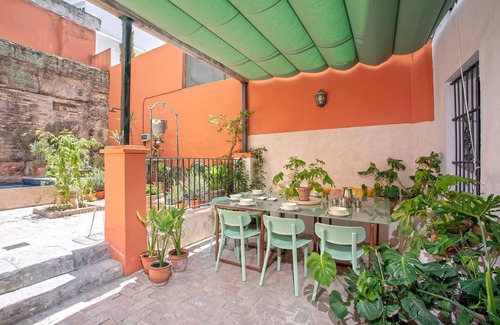San Bartolome House | Unique Sevillian House with Pool. Casa Tintes