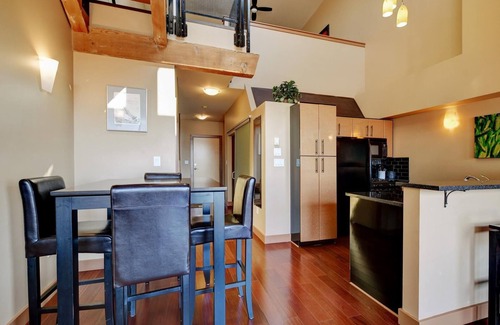 Downtown Victoria Condo | Unique style 2 bedroom 2 bath condo in Old Town Victoria