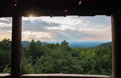 Seymour Cabin | Unique Tiny Home Cabin - Breathtaking Views