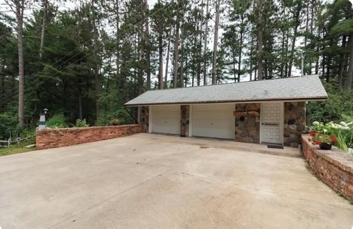 Tomahawk Cabin | Unique Waterfront Cabin In Tomahawk - 5 bedrooms available