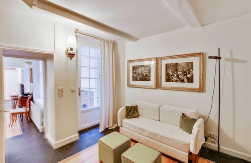 Saint-Thomas-d'Aquin Apartment | Unit 008 Saint Germain des Près (Bac) 1 bedroom 3 pax