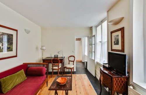 Saint-Thomas-d'Aquin Apartment | Unit 008 Saint Germain des Pres (Bac rdc)
