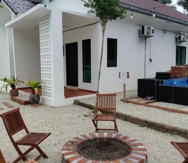 Serom House | Unit 01 Homestay Private pool & Netflix Muar