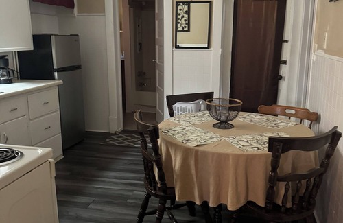 Niagara Falls Apartment | Unit# 1 Apartment, 2 Bedrooms,one bathroom 5 minutes from Niagara Falls