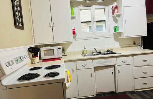 Niagara Falls Apartment | Unit# 1 Apartment, 2 Bedrooms,one bathroom 5 minutes from Niagara Falls