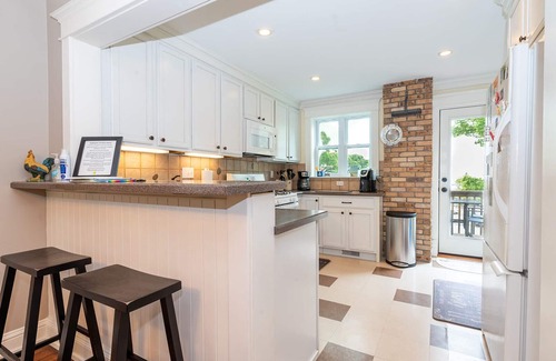 Petoskey House | Unit 1: Beautiful townhouse near to Petoskey shopping, restaurants and trails.