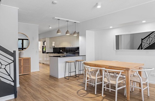 Sunrise Beach Apartment | Unit 2 The Mews, 2 Orealla Crescent, Sunrise Beach