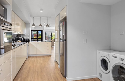 Sunrise Beach Apartment | Unit 2 The Mews, 2 Orealla Crescent, Sunrise Beach