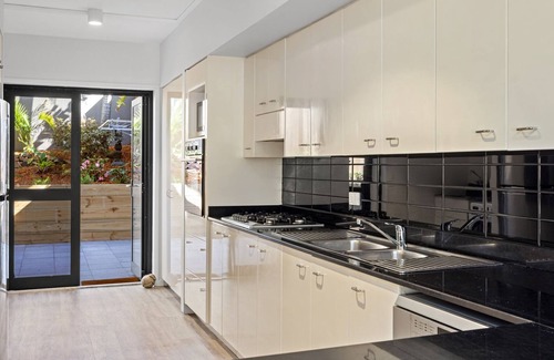 Sunrise Beach Apartment | Unit 2 The Mews, 2 Orealla Crescent, Sunrise Beach