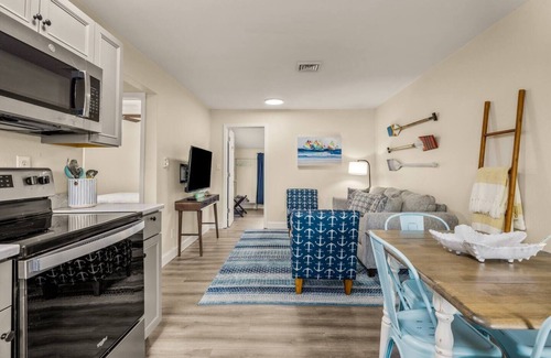 Colington House | Unit 2-Walk/Bike to Beach! Bikes Included!