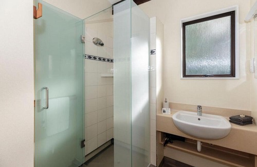 Kaiteriteri House | Unit 4 Kaiteri Apartments and Holiday Homes