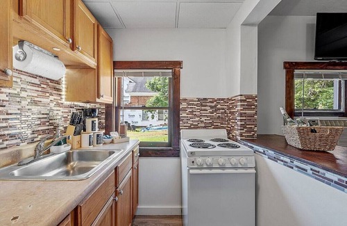 Laconia Apartment | Unit 4 - New Lovely unit w/Private HOT TUB & patio!