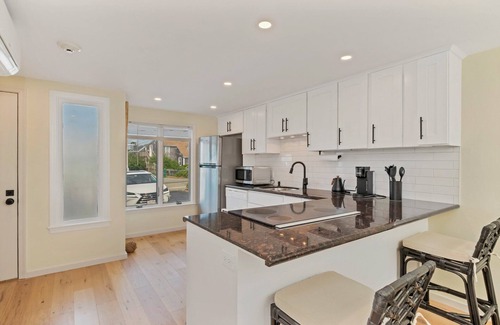 Hyannis Condo | Unit 6 Poolside 2BD-A/C, Private Balcony, Association Beach & Pool